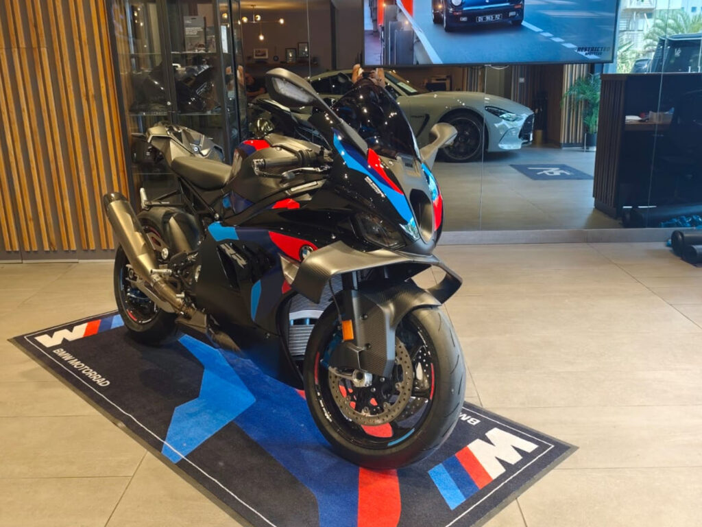 BMW M1000RR COMPETITION - Black, 2026 - צילום צידי