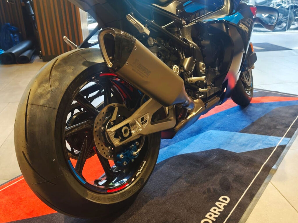 BMW M1000RR COMPETITION - Black, 2026 - תמונה מהצד