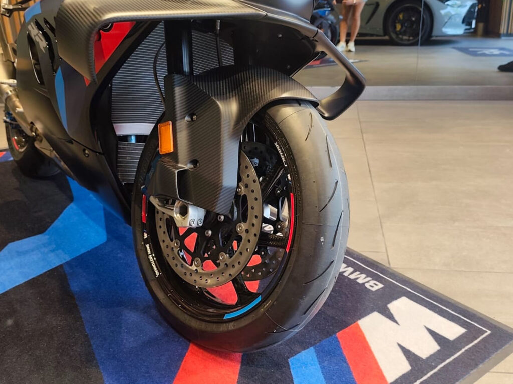 BMW M1000RR COMPETITION - Black, 2026 - גלגל קדמי