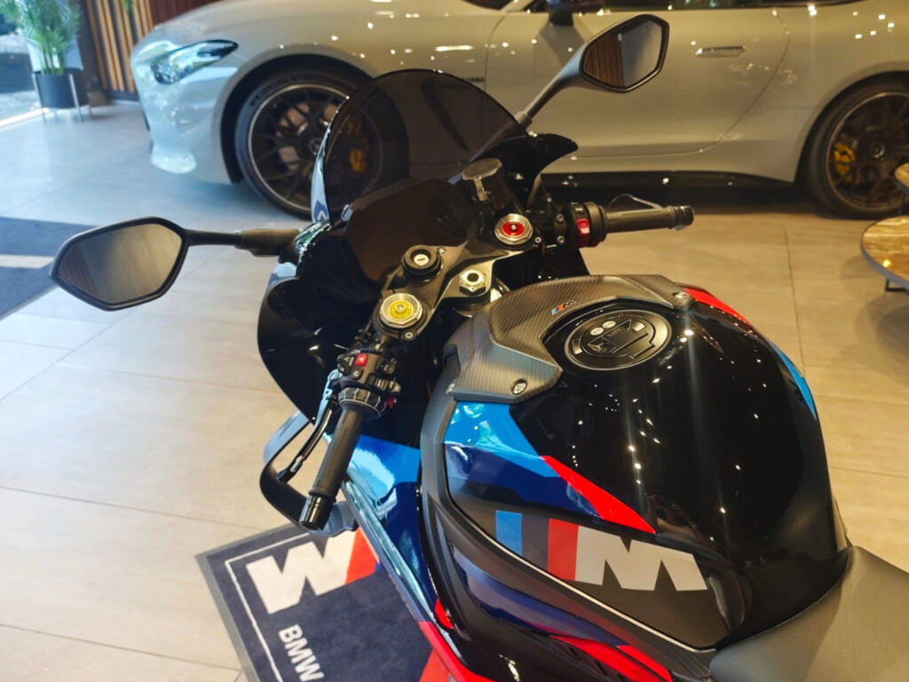 BMW M1000RR COMPETITION - Black, 2026 - אזור הגה ולוח מחוונים