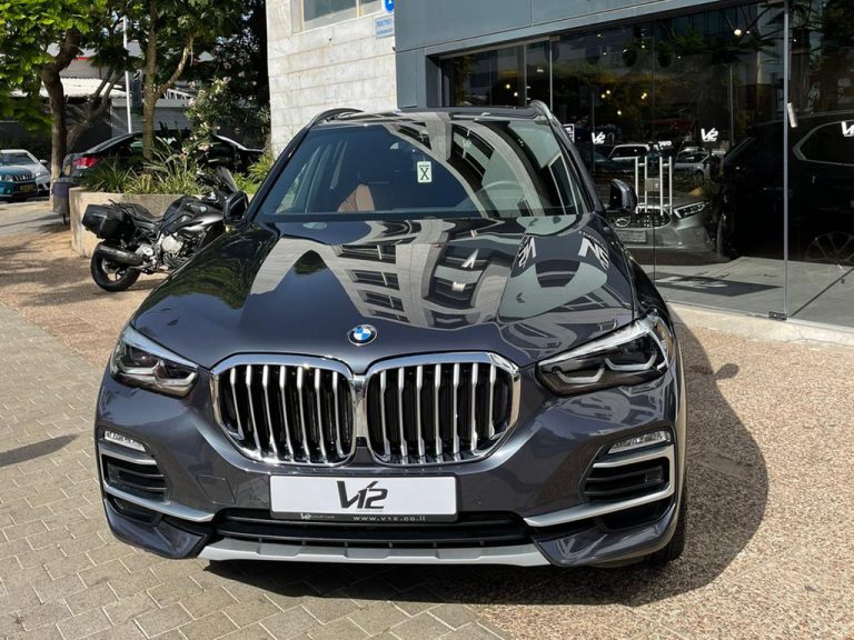 BMW X5-45e היברידי מודל 2021 בצבע אפור
